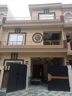 5 MARLA BRAND NEW HOUSE FOR SALE AT THE HEART OF LAHORE (ARCHITECT SOCIETY NEAR UCP)