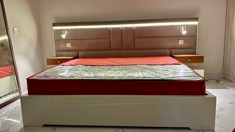 BRAND NEW KING SIZE BED WITH MODERN STYLE WITH Switches and lights 0