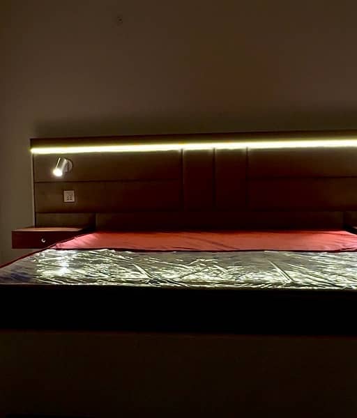 BRAND NEW KING SIZE BED WITH MODERN STYLE WITH Switches and lights 3