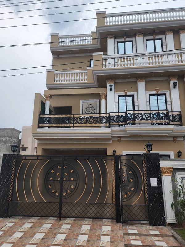 10 MARLA BEAUTIFUL HOUSE FOR SALE AT THE CENTER LOCATION OF LAHORE CITY(ARCHITECT SOCIETY LAHORE) 0