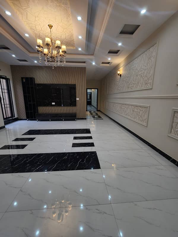 10 MARLA BEAUTIFUL HOUSE FOR SALE AT THE CENTER LOCATION OF LAHORE CITY(ARCHITECT SOCIETY LAHORE) 3