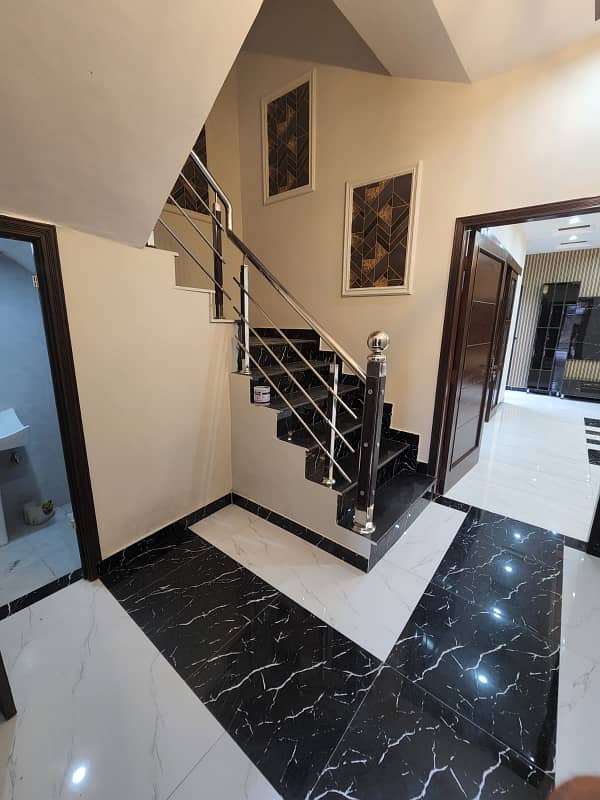 10 MARLA BEAUTIFUL HOUSE FOR SALE AT THE CENTER LOCATION OF LAHORE CITY(ARCHITECT SOCIETY LAHORE) 15