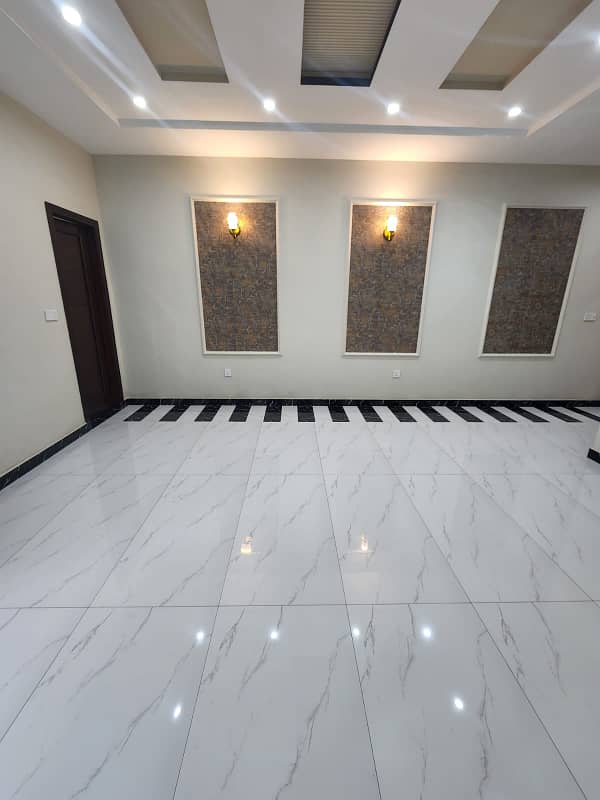 10 MARLA BEAUTIFUL HOUSE FOR SALE AT THE CENTER LOCATION OF LAHORE CITY(ARCHITECT SOCIETY LAHORE) 20