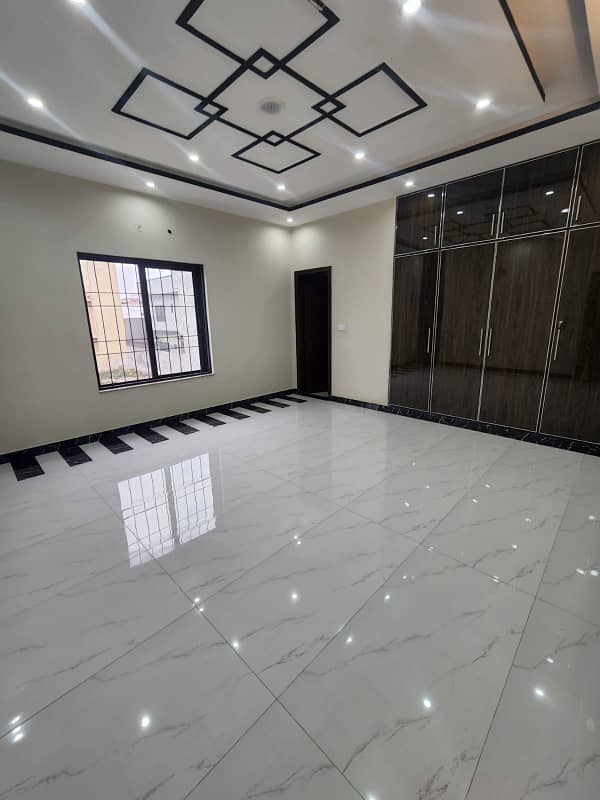 10 MARLA BEAUTIFUL HOUSE FOR SALE AT THE CENTER LOCATION OF LAHORE CITY(ARCHITECT SOCIETY LAHORE) 23