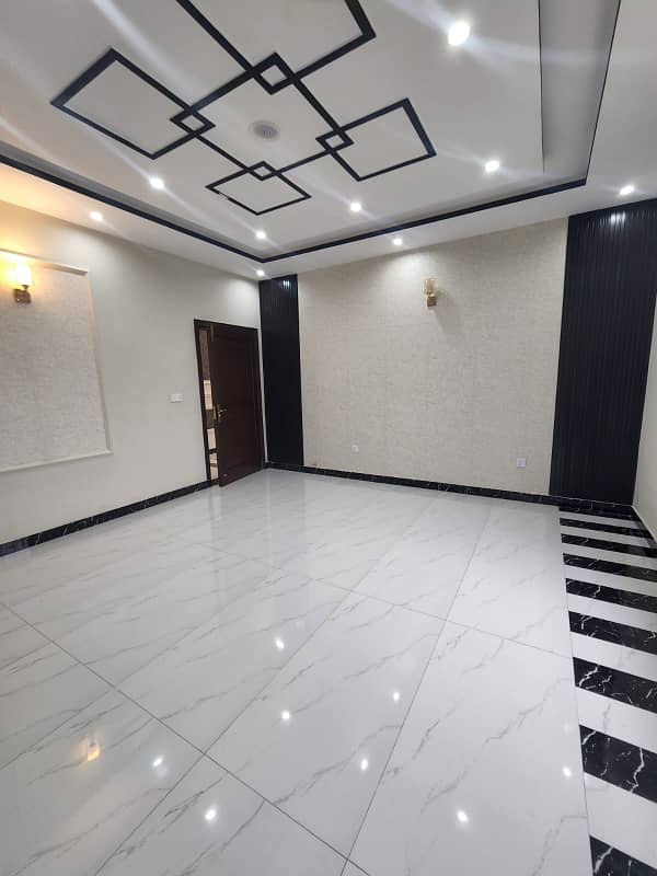 10 MARLA BEAUTIFUL HOUSE FOR SALE AT THE CENTER LOCATION OF LAHORE CITY(ARCHITECT SOCIETY LAHORE) 24