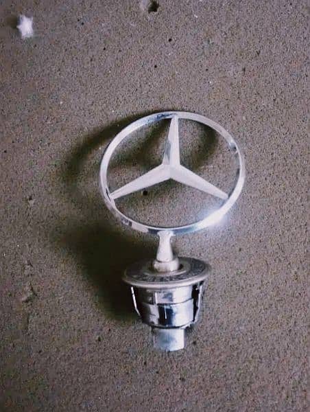 Mercedes E-350 Emblem/Logo/Hoodstar 0