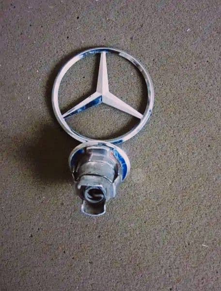 Mercedes E-350 Emblem/Logo/Hoodstar 3