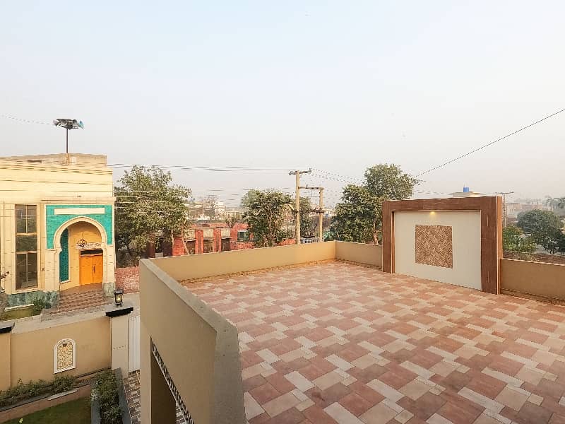Near To Mosque 1 Kanal Spacious House Is Available In PGECHS Phase 1 For Sale 37