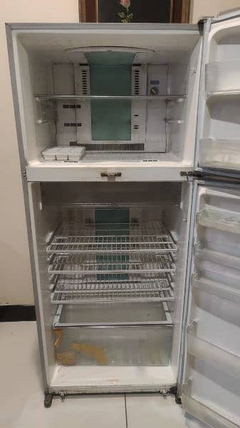 Toshiba full size fridge no Ferost 1