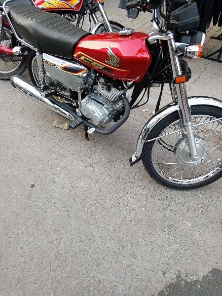 Honda 125 special edition self start only 2500 km 0