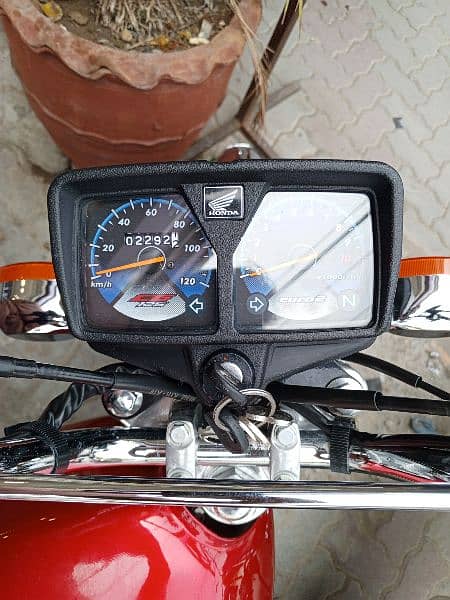 Honda 125 special edition self start only 2500 km 8