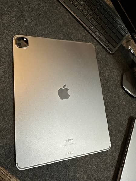 Apple iPad Pro 12.9-inch (6th gen) WiFi + Cellular 6