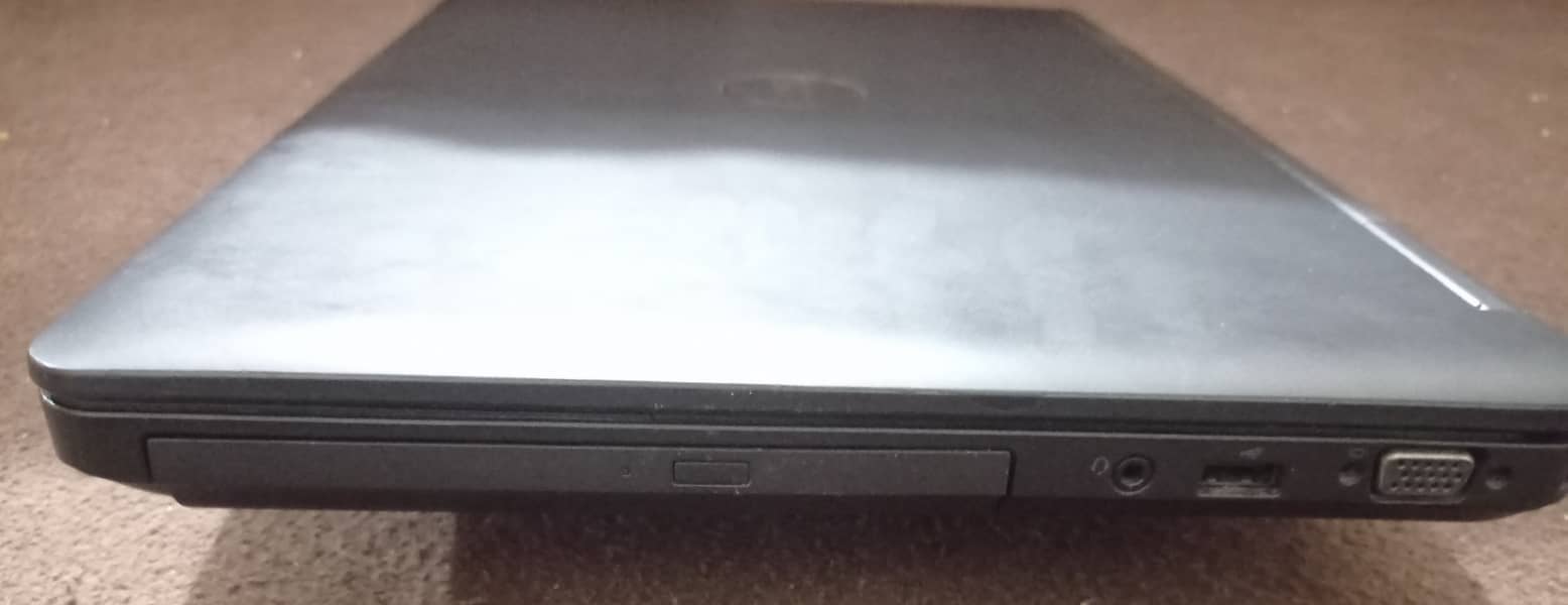 Dell Latitude E5540 2