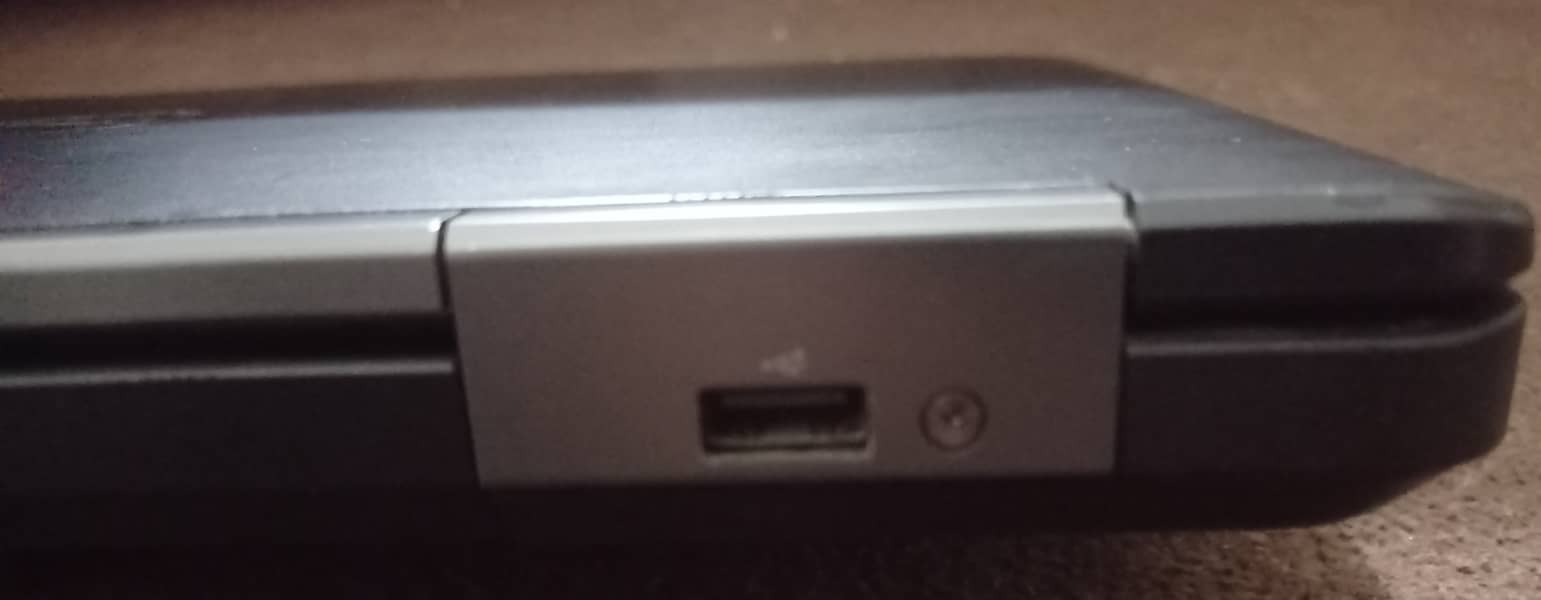 Dell Latitude E5540 4