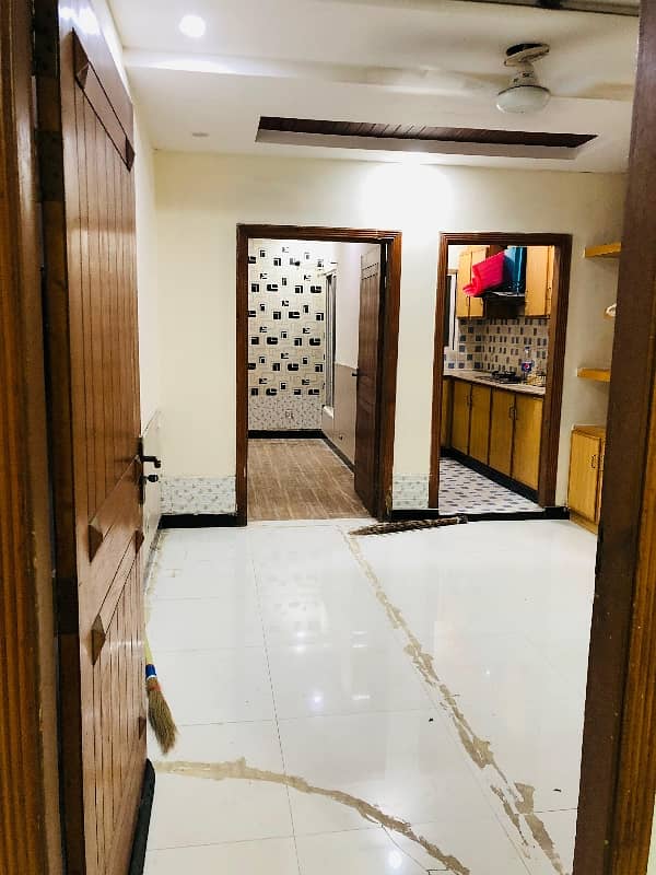 Flat available for rent

1 badroom with attached bath
TV launch
Kitchen
Floor 4
Lift available 
Sq 700
Rent demand 36000

Please contact for more details and other options or visit our 1
