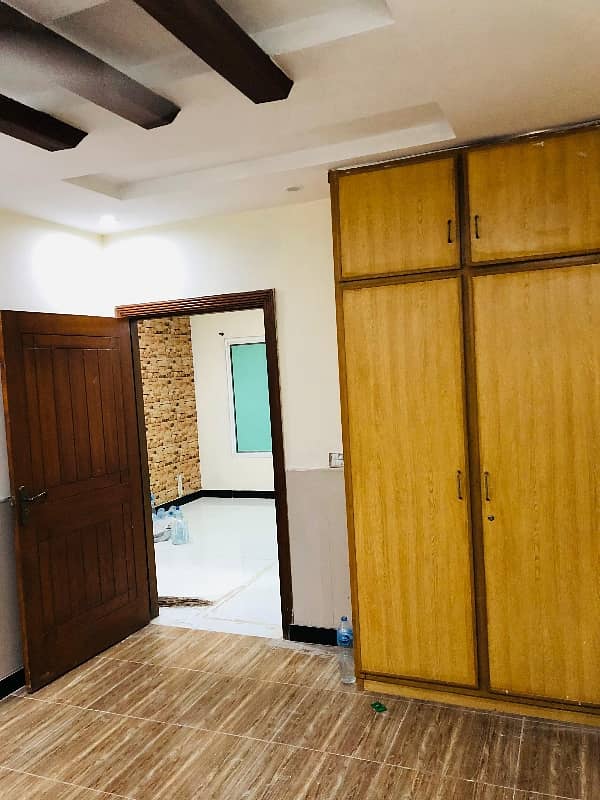 Flat available for rent

1 badroom with attached bath
TV launch
Kitchen
Floor 4
Lift available 
Sq 700
Rent demand 36000

Please contact for more details and other options or visit our 2