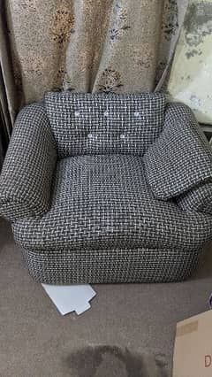 5 Seater Sofa Set with Cushions Urgent Selling
