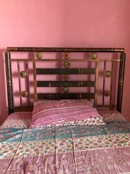 urgently selling iron bed 1