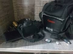 nikon d5200 one handed use available 10/9 condition