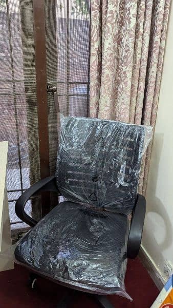 Study Chair table available for sale 3