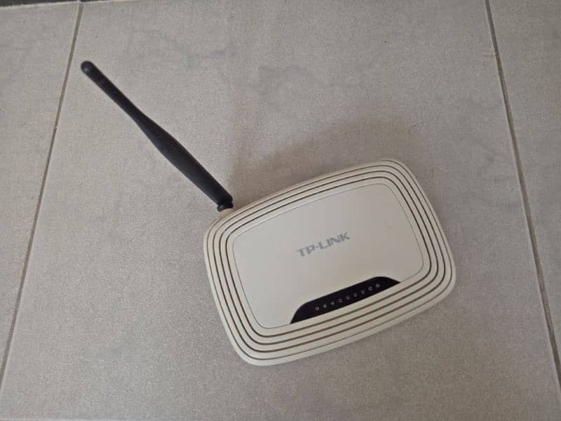TP-LINK  ROUTER 1