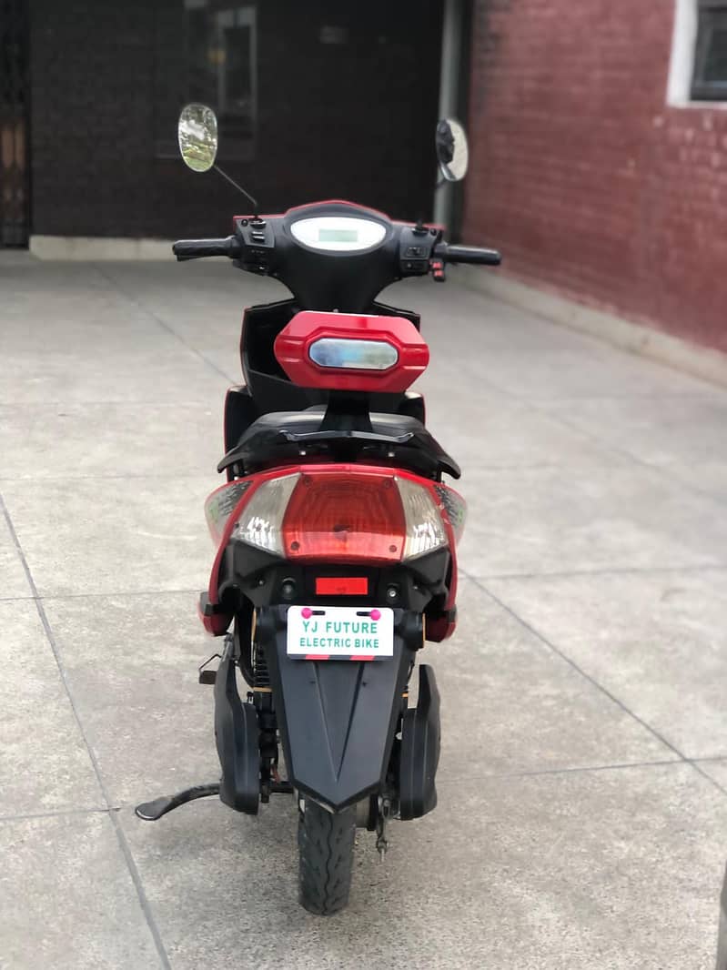 Scooty electric Bike 1