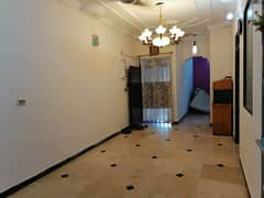 gulshan e iqbal block 2 well maintained 3 bed dd 1st floor reday to move