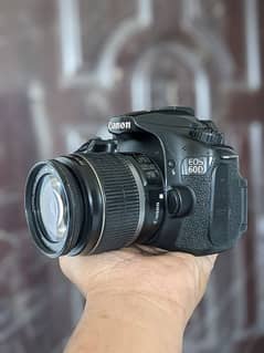 Canon DSLR camera 60d with kit lens