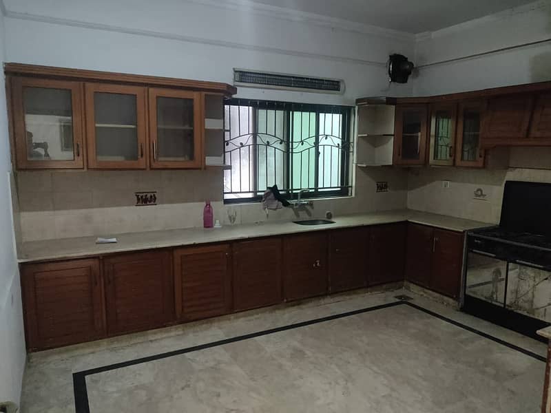 1 Kanal Upper Portion Available For Rent 6