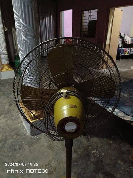 (Pedestal fan) Yasar Fan AC 220V 200W 3
