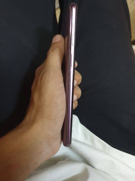 Samsung S9 with Box 3