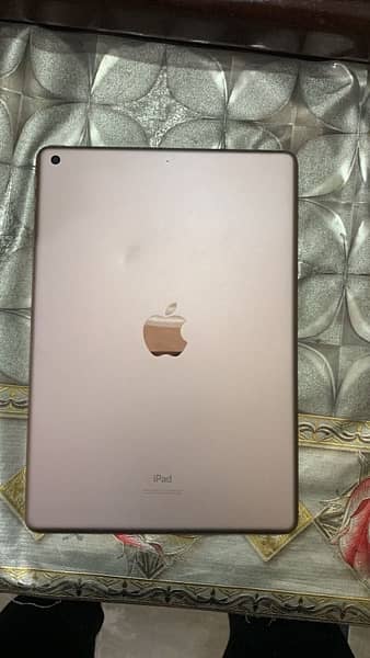 ipad 7th gen with box charger 5