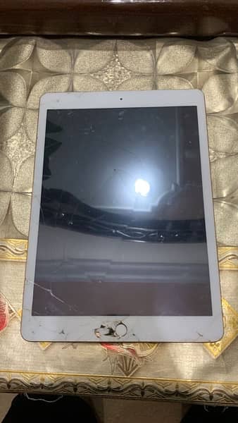 ipad 7th gen with box charger 6