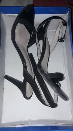 heels in black color