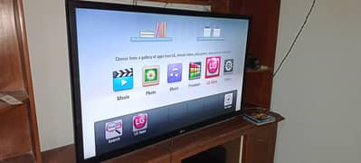 LG 42LM5800 3D LED TV 42" Inches FHD Screen with LG 3D Blu Ray.