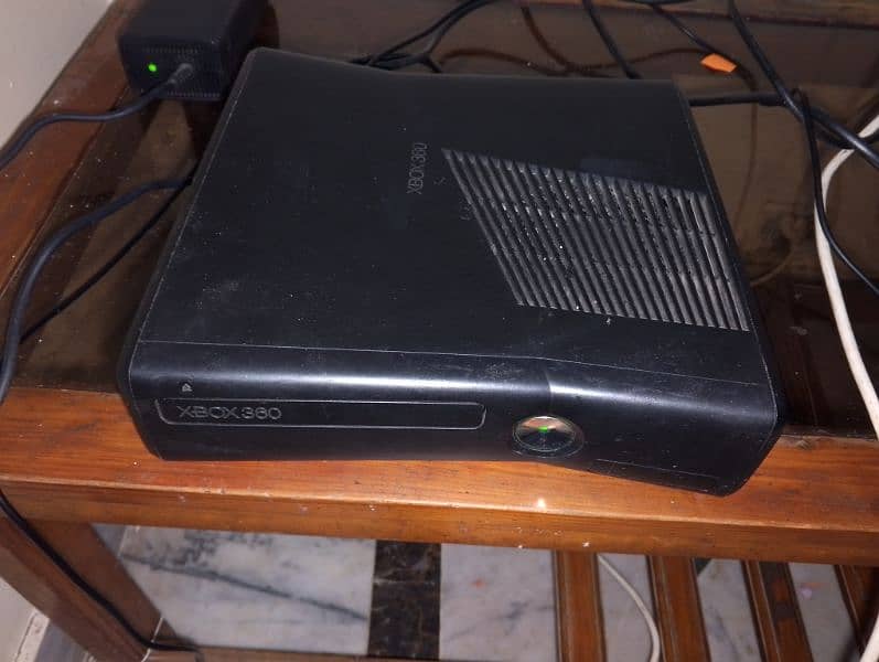 Xbox 360 slim with 78 games, 320 gb hard 3 controller wireless & wire 17
