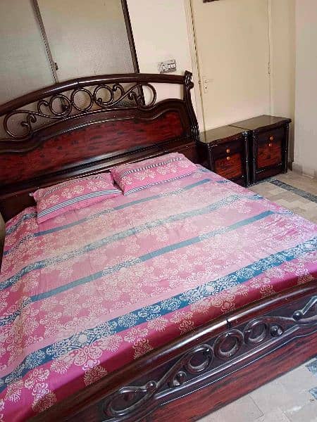 King Size Wooden Bed With 2 Side Tables in 35k. North Nazimabad. 2