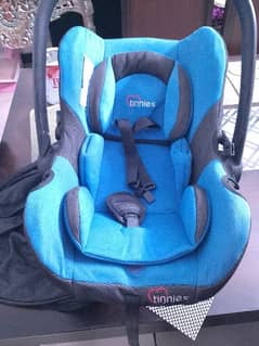 Baby carry cot and car seat