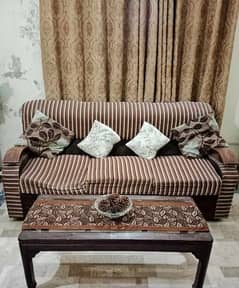 Selling 7 Seater Sofa Set. Only 1 gadhi is squashed as shown.