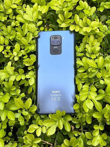 Redmi note 9
4 128 gb
With original box and charger 3