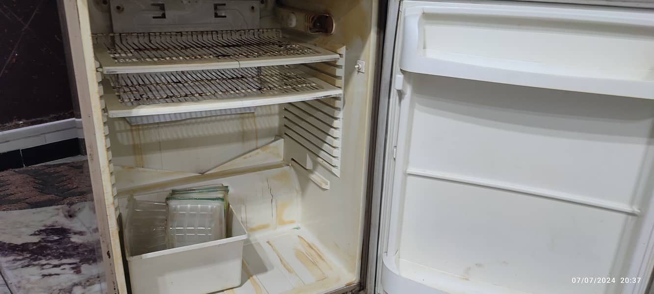 Used fridge excellent cooling, need paint 0
