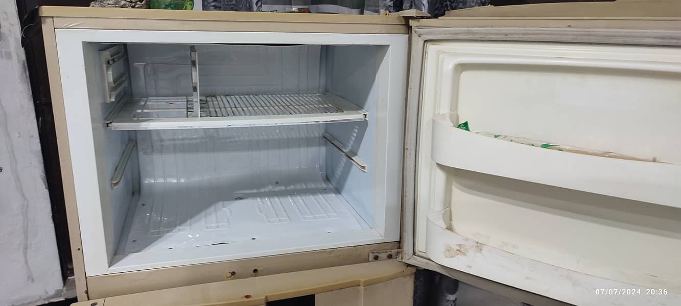 Used fridge excellent cooling, need paint 1