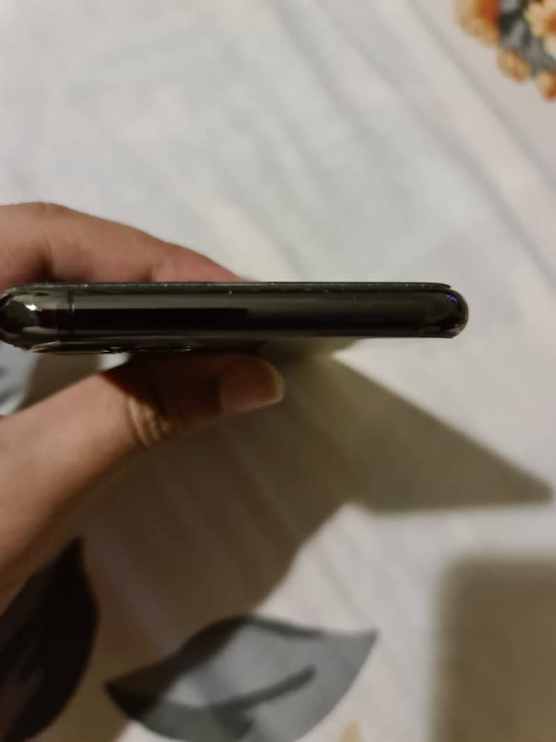 Iphone 11 pro max PTA Approved 5