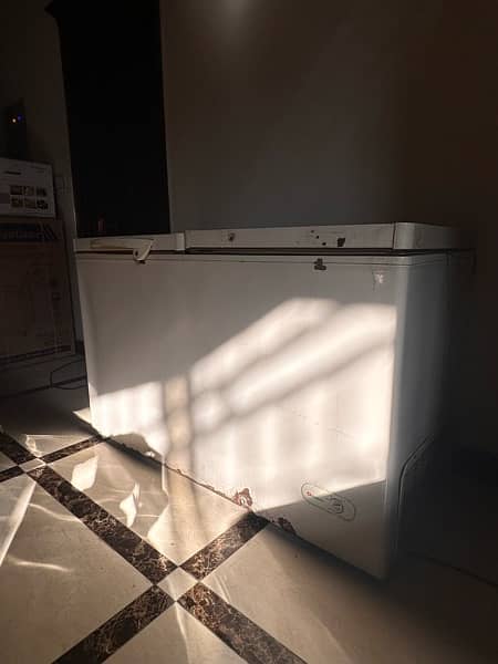 Dawlance double door Deep Freezer 1