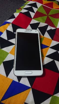 Samsung Galaxy S5 Non Pta in 10/10 condition.