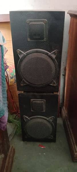 Amplifier with speakers 1