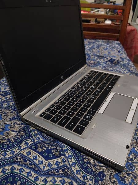 HP laptop 8460p 4