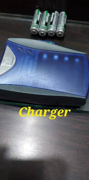 NIKON CAMERA with bag 8Gb sd card card reader 7