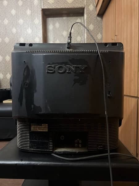 Sony Old TV - Trinitron Color Tv Model No 2135M3 4