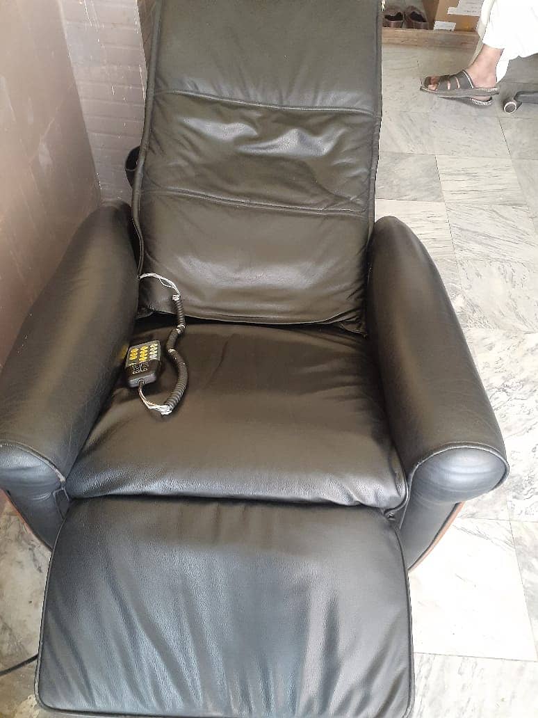 Massage Chair with Recliner 1